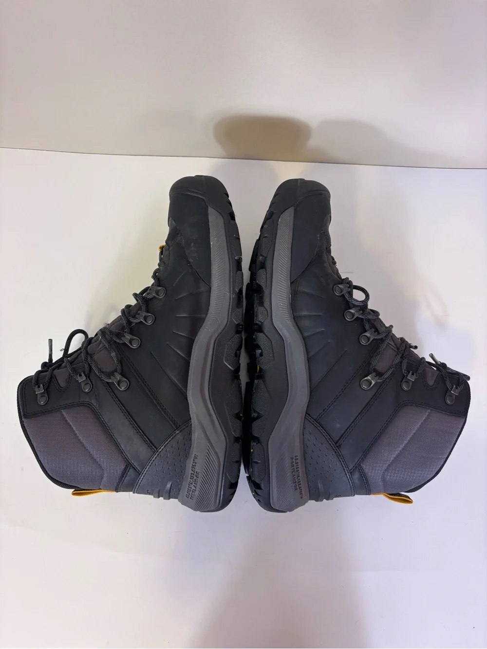 Keen Men’s Black and Gray Waterproof Trail Boots with Yellow Accents Men’s 12